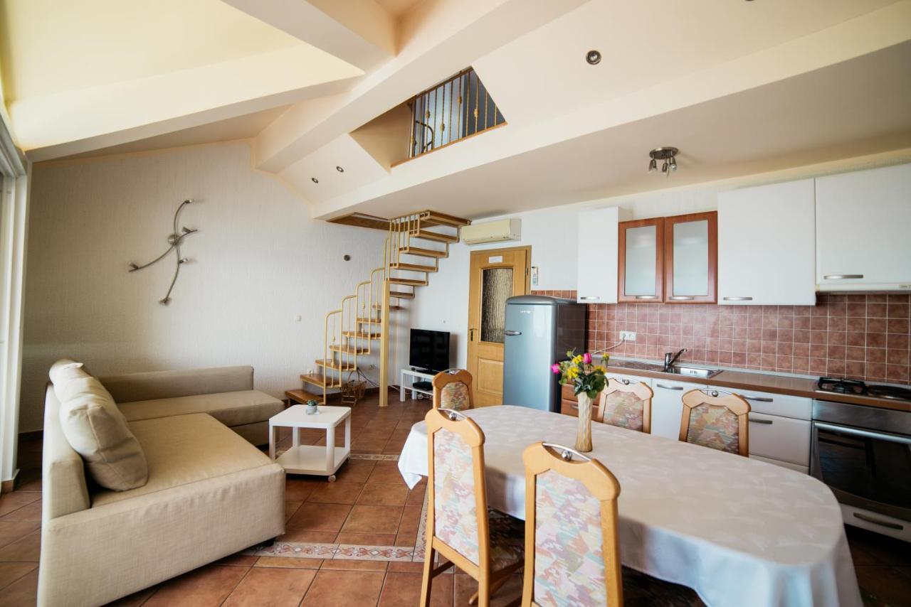 Apartment Selce 5206A エクステリア 写真
