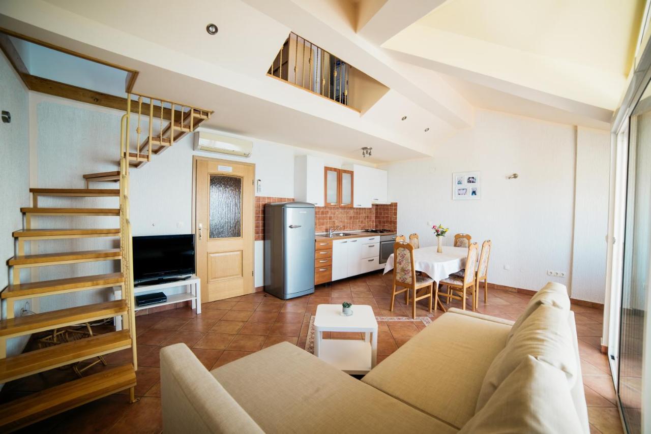 Apartment Selce 5206A エクステリア 写真
